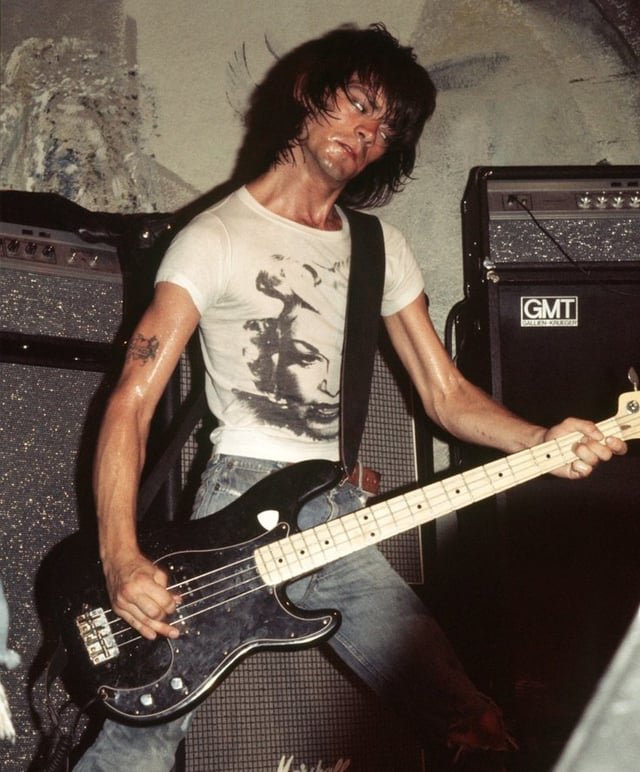 diegot_rror's tweet photo. Un día como hoy nacía Dee Dee, nuestro Ramone. Porque el punk argentino nace donde quiere. https://t.co/y61AySFpRn