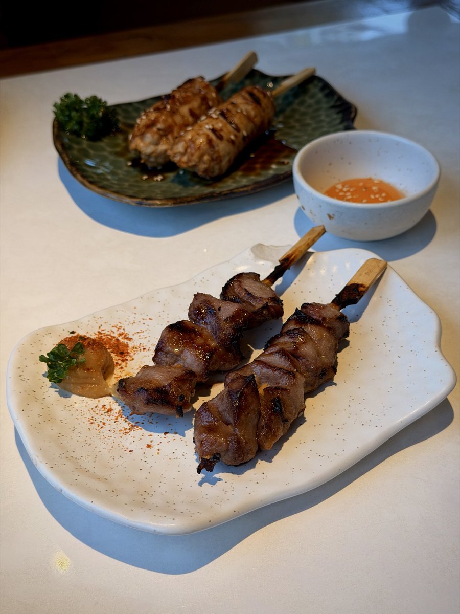 Chov_sTek's tweet photo. “ KUSA JAPANESE RESTAURANT ”

_ร้านอาหารญี่ปุ่นในเชียงใหม่ แถวช้างม่อย 
ผสมความโฮมมี่กับอิซากายะอย่างอบอุ่น

_ลิ้นวัวย่างทานคู่กับข้าวผัดมันเนื้อ is the must อีกเมนูทานเล่น ฮามาจิซอสงา ปลาสด+ซอสเข้มข้น เป็นอะไรที่ลงตัวมากครับ

@aroii #อร่อยบอกต่อ #อร่อย #อาหารญี่ปุ่น #เชียงใหม่ https://t.co/9WWhTlYiH9