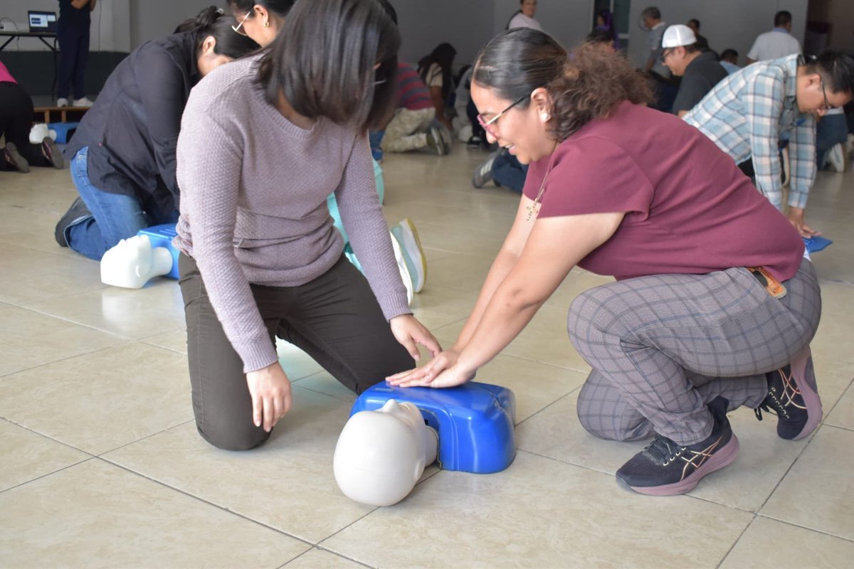 IsssteOaxaca_'s tweet photo. 3/3 Con la participación de médicas, médicos, enfermeras, enfermeros y personal de las EBDI'S No. 22, 66, 88 y 93, así como brigadistas de las Unidades Internas de #ProtecciónCivil del @ISSSTE_mx, los @SSO_GobOax y el #DIF Estatal Oaxaca. 🦺✨✨ https://t.co/H6AxNIP2FJ