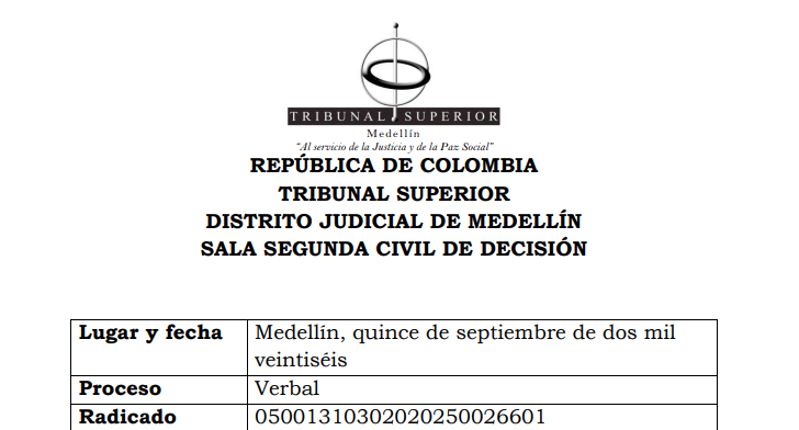 angelpaez's tweet photo. Rad. 05001310302020250026601 — M.P. Luis Enrique Gil Marín.

🔗 Providencia: https://t.co/MnkO4TBJrL

Una decisión interesante del Tribunal Superior de Medellín sobre el llamamiento en garantía: un demandado que dejó vencer su oportunidad para contestar la demanda puede pronunciarse sobre ella si posteriormente es llamado en garantía. El caso surgió dentro de un proceso de R.C.E. en el que el llamado ya integraba el extremo pasivo como codemandado y, pese a haber sido notificado, guardó silencio durante el traslado inicial. Más adelante, al ser llamado en garantía, presentó contestación tanto de la demanda como del llamamiento.

El juzgado consideró extemporánea la contestación de la demanda, pues entendió que el artículo 66 del CGP no podía utilizarse para reabrir una oportunidad procesal ya precluida. El Tribunal revocó. Señaló que la norma autoriza al llamado en garantía a contestar la demanda y el llamamiento, sin distinguir si previamente ya hacía parte del proceso como demandado. Y donde la ley no distingue, no le corresponde al intérprete hacerlo.

Por ello, aun cuando el término inicial para contestar la demanda hubiese vencido, el llamado podía pronunciarse sobre ella dentro del traslado del llamamiento en garantía. El Tribunal agregó que el hecho de que la norma permita contestar ambos asuntos «en un solo escrito» no significa que prohíba hacerlo en escritos separados. Una decisión relevante sobre preclusión, derecho de defensa y alcance procesal del llamamiento en garantía.

También es relevante la advertencia del Tribunal frente a los límites de la interpretación judicial: el juez no puede introducir restricciones, condiciones o distinciones que el legislador no consagró expresamente. Si el artículo 66 del CGP autoriza al llamado en garantía a contestar la demanda y el llamamiento, no es dable al intérprete reducir ese alcance con base en una condición que la norma no prevé. Donde la ley no distingue, no le corresponde al juez distinguir.