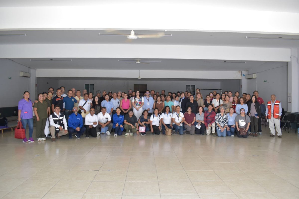 IsssteOaxaca_'s tweet photo. 3/3 Con la participación de médicas, médicos, enfermeras, enfermeros y personal de las EBDI'S No. 22, 66, 88 y 93, así como brigadistas de las Unidades Internas de #ProtecciónCivil del @ISSSTE_mx, los @SSO_GobOax y el #DIF Estatal Oaxaca. 🦺✨✨ https://t.co/H6AxNIP2FJ