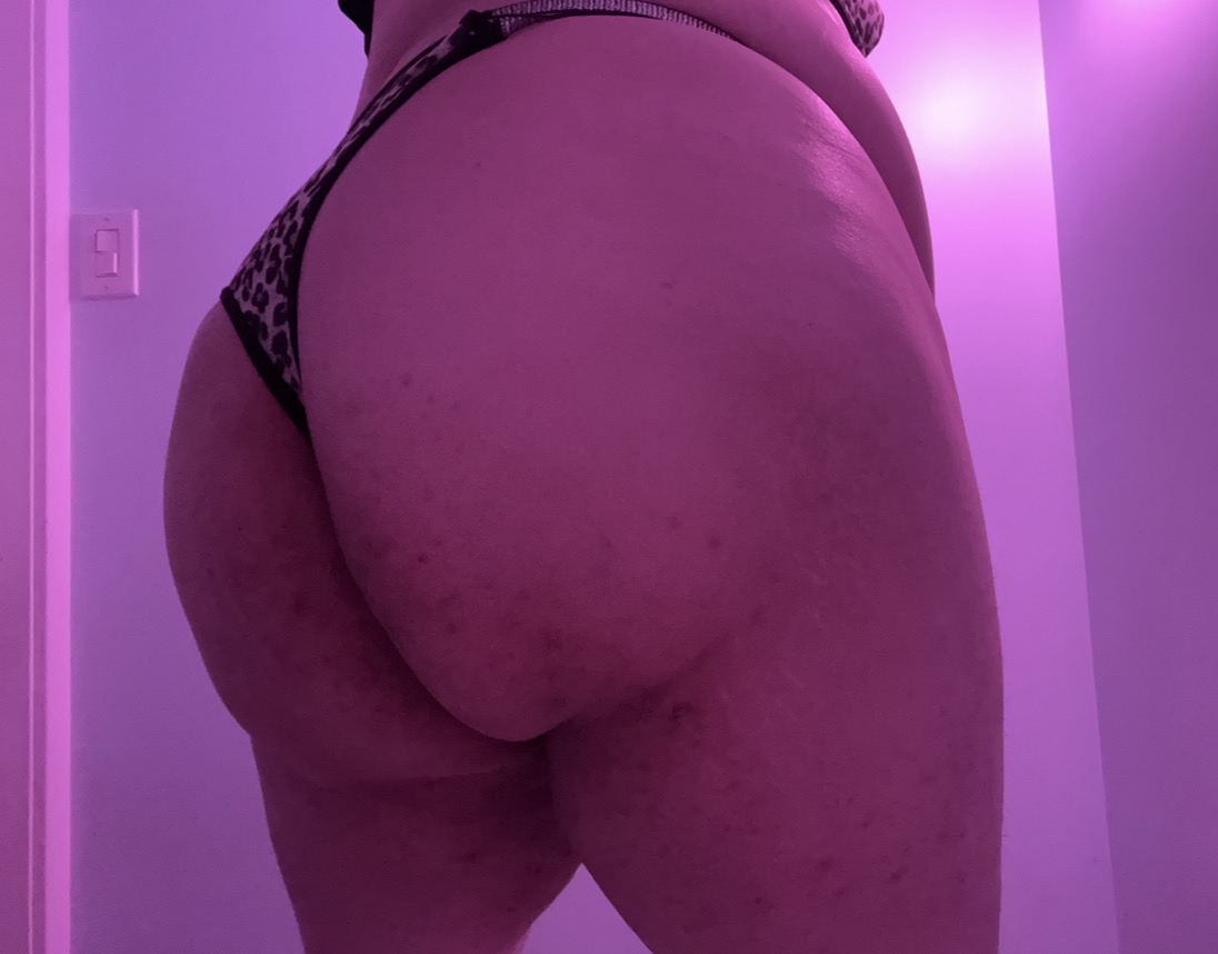 VeeSmilesss's tweet photo. I love how these pics came out 💕🥰🥰 https://t.co/tHqJob8qHq