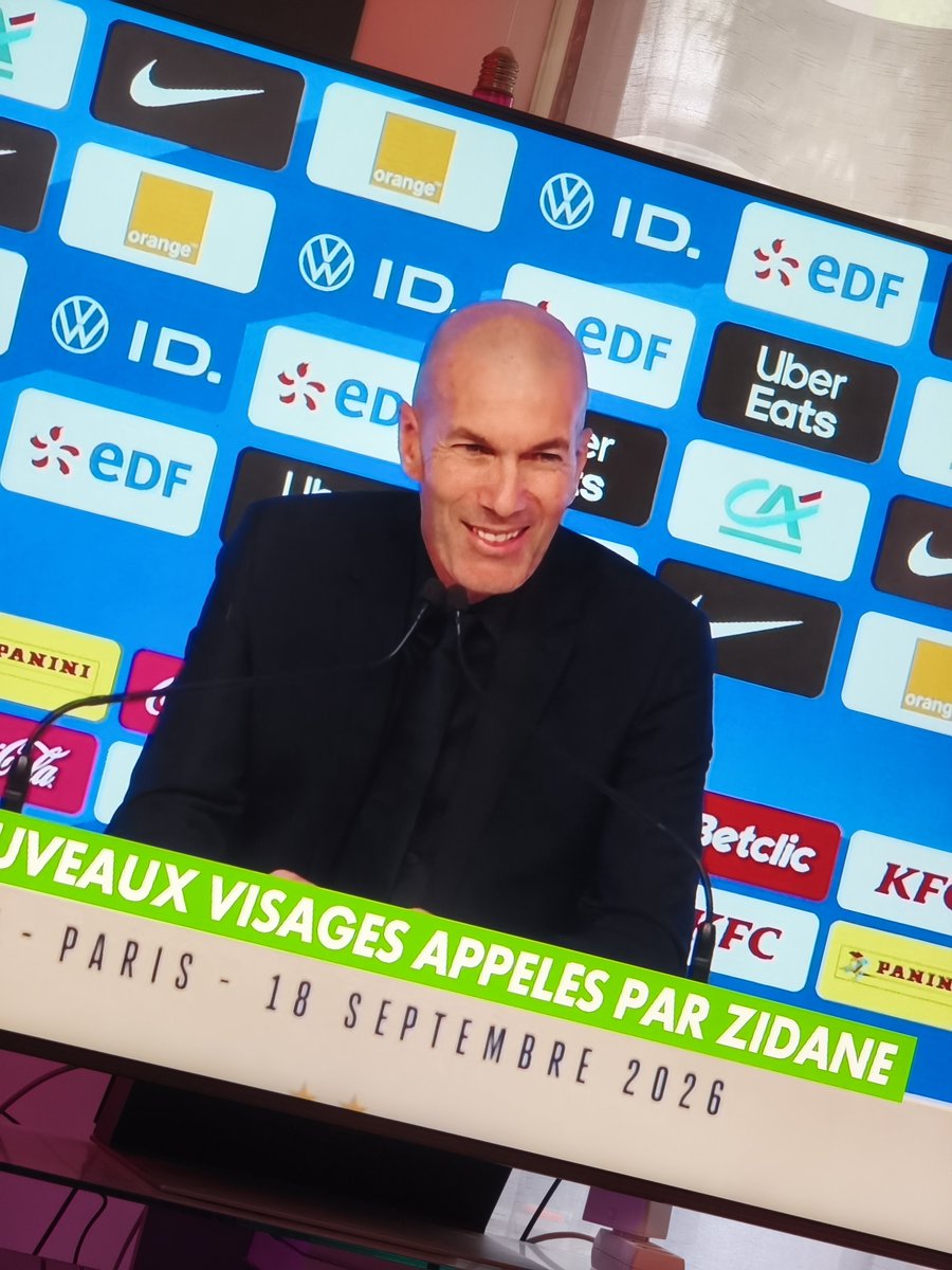 ekmagic's tweet photo. Enfin ! 💙 @ZidaneOfficial_  #equipedefrance https://t.co/T0HZOOSdJ8