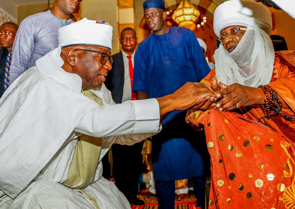 _Triplet3_'s tweet photo. PHOTO NEWS: Kwara State Governor and Sardauna of Ilorin Emirate AbdulRahman AbdulRazaq CON joined the Emir of Ilorin His Royal Highness Alhaji Ibrahim Sulu-Gambari CFR and the Muslim faithful for the Jumuah prayers at the Ilorin Central Mosque on Friday. https://t.co/1FNkLKFBeK