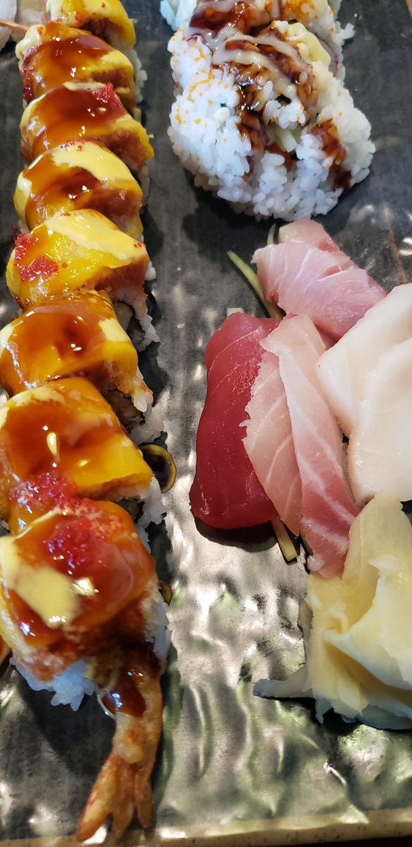 ChefArthur1's tweet photo. What's for lunch?Sushi for me😋 #chefarthur #chefarthur1 #chefmade #asianfood #sushi #food  #seafood https://t.co/kgYpeVDyEf