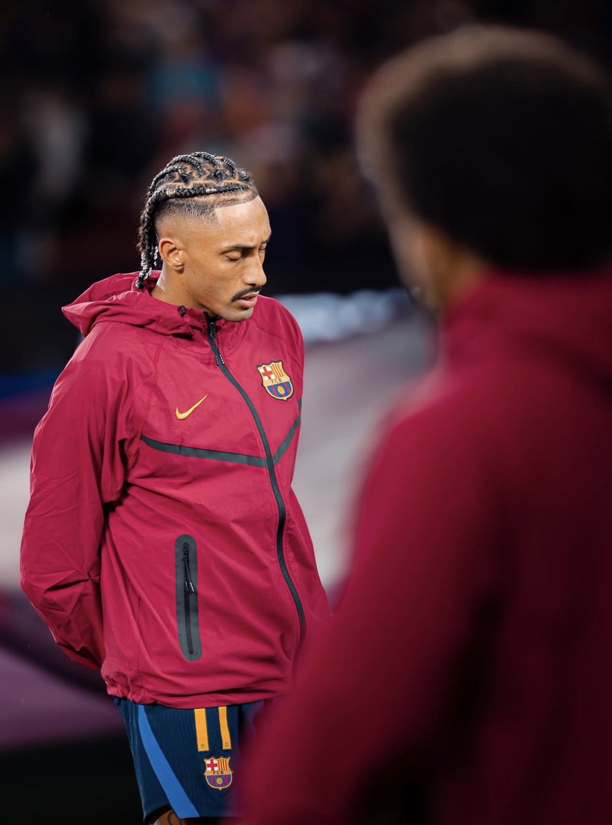 BarcaFRNews's tweet photo. 🚨🚨🎙️| Raphinha : « Je suis très reconnaissant envers le Barça, c’est le club de ma vie. Si je ne suis pas en forme physiquement, si je vois que je ne peux plus performer, je rentrerai chez moi, ce n’est pas grave, je resterai toujours un fan de ce club.  Mais vu la manière dont j’ai commencé la saison, je pense pouvoir offrir encore quelques années. Donc ça dépend du club, s’ils veulent me garder ici, s’ils voudront encore de moi ici, si l’entraîneur voudra encore de moi ici dans les années à venir. De mon côté, je serais très heureux de pouvoir prolonger un peu plus mon contrat et, j’espère, terminer ma carrière ici sans avoir à aller ailleurs. »

(RAC1 via @ReshadRahman)