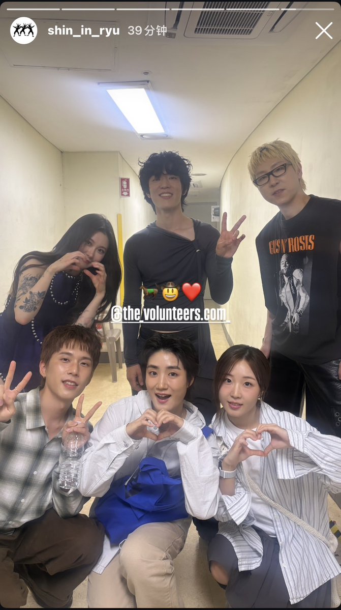 palebluemoment's tweet photo. 2년전 온유언니💙예린언니
작년 온유언니랑 정환님💙예린언니
올해 신인류 전원💙더 발런티어스 전원

내가 좋아하는 사람들이 이렇게 매년 모이네💕 https://t.co/pzQEVejlUQ