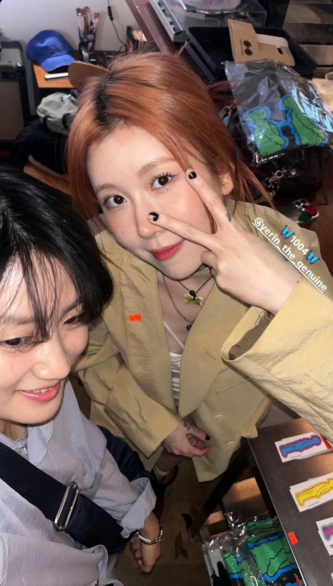 palebluemoment's tweet photo. 2년전 온유언니💙예린언니
작년 온유언니랑 정환님💙예린언니
올해 신인류 전원💙더 발런티어스 전원

내가 좋아하는 사람들이 이렇게 매년 모이네💕 https://t.co/pzQEVejlUQ