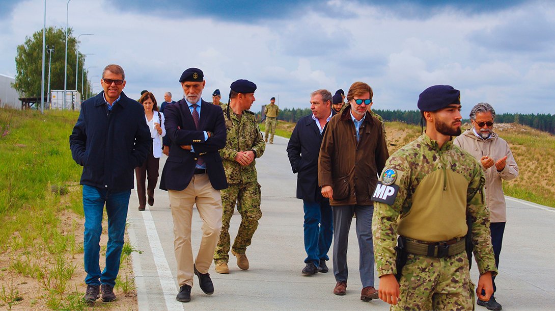 emgfa_oficial's tweet photo. A Comissão de Defesa Nacional da Assembleia da República visitou, nos dias 13 e 14 de setembro, os militares portugueses destacados na Eslováquia e na Lituânia. 

Sabe mais em: https://t.co/P6ghc623x3

#ForçasArmadasPortuguesas #ComissãoDefesaNacional #NATO https://t.co/DTgVHLp3hO