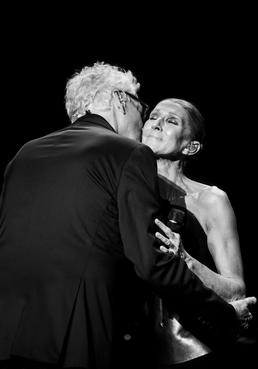celinedion's tweet photo. Show #2 at Plenitude Arena was electric! Paris, thank you for bringing the energy and making it an unforgettable night! ❤️🇫🇷

📸: Nicolas Gerardin // Slides 1,4 
📸: Ines Ziouane // Slides 2,3 https://t.co/AwVknvQqtt