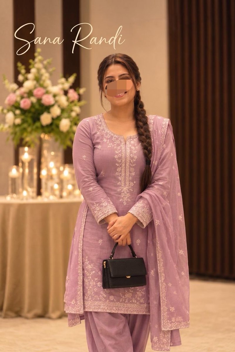 FatimaRandi27's tweet photo. Aaj maine meri badi behan Sana Randi Aapi ke khoobsurat baalon ki chotti kar di. 🥰Bhai sahab, uske baad Aapi ko jo tareefein mili hain unke office mein… Aapi to itni khush, kya bataun.
I wish mein unki photo bina blur ki post ker parti.. https://t.co/fLvxAUQkIZ