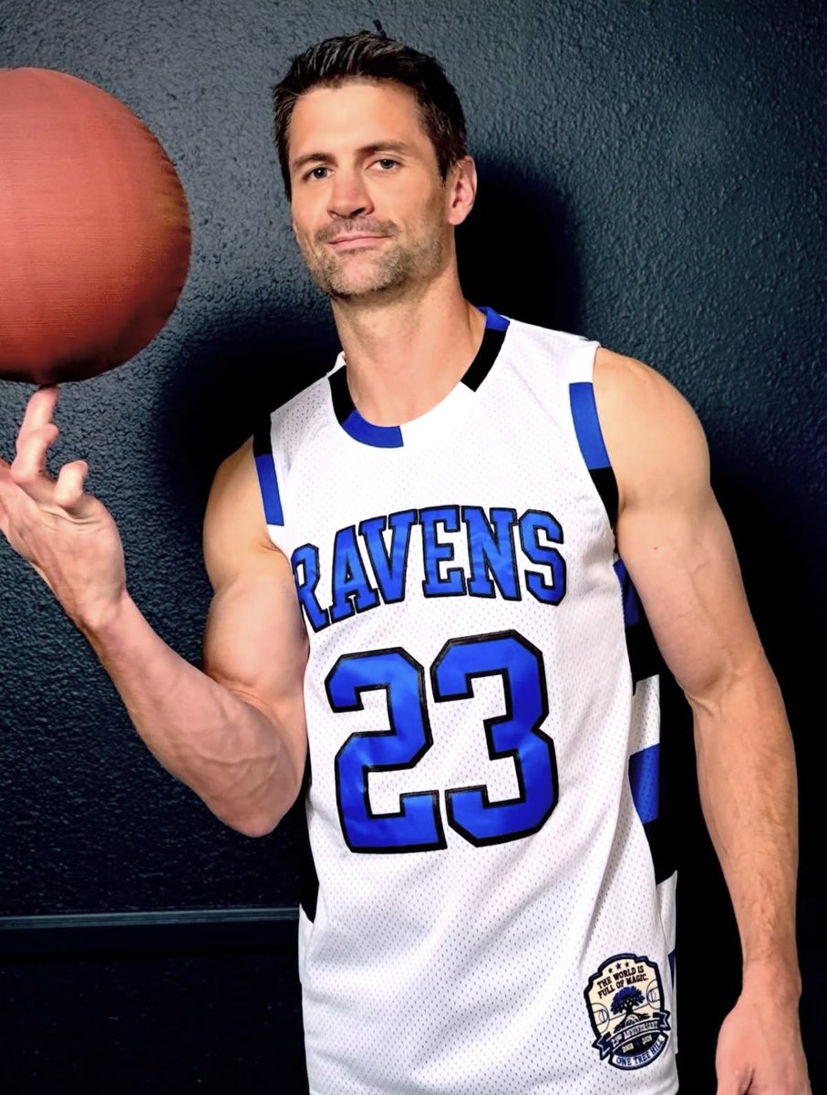 OTHdiary's tweet photo. 23 years of 23. #OneTreeHill https://t.co/q6XZ162BoQ
