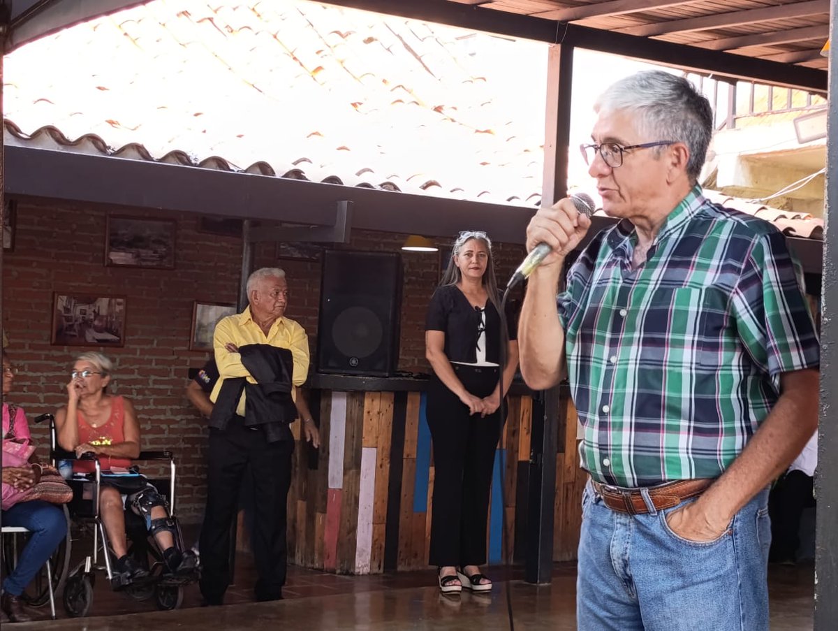 GobLasTejerias's tweet photo. #18Sep Se llevó a cabo el 2do Encuentro de Poetas, una actividad regional en reconocimiento a los 50 años de trayectoria cultural del reconocido poeta tejerieño, Manuel García "Max Bembo". 
@delcyrodriguezv @johanitakenpo @regulolacruz https://t.co/YegxiM8aG1