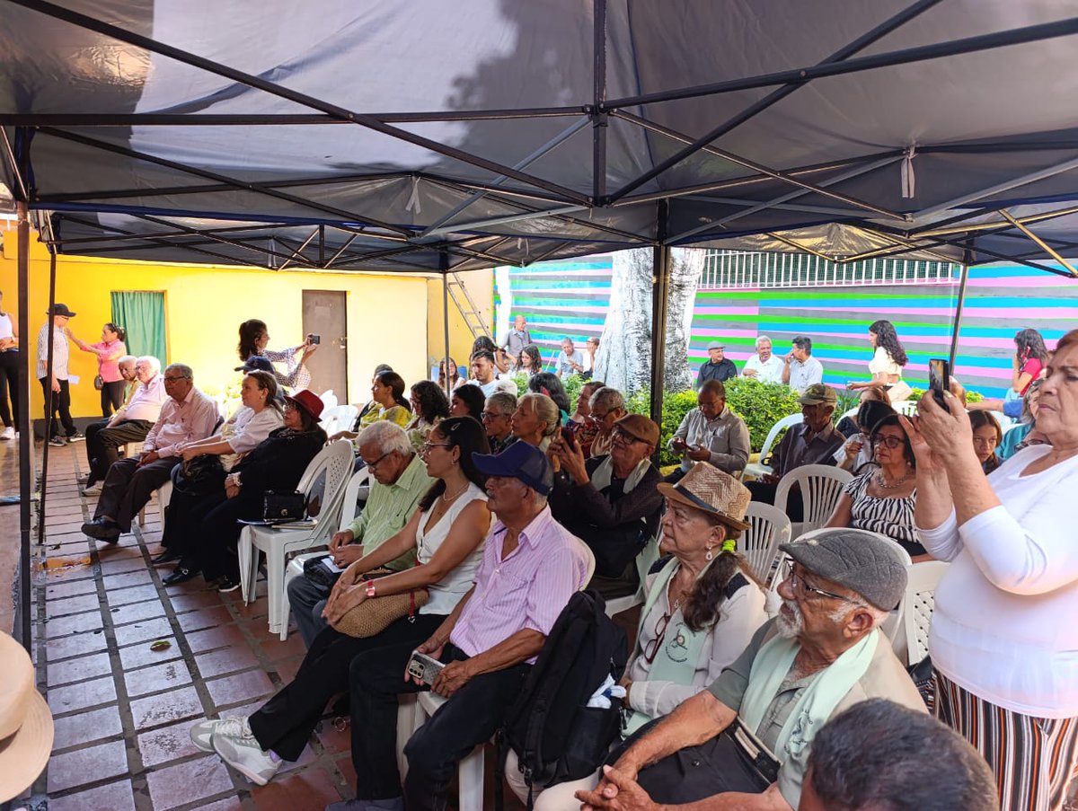 GobLasTejerias's tweet photo. #18Sep Se llevó a cabo el 2do Encuentro de Poetas, una actividad regional en reconocimiento a los 50 años de trayectoria cultural del reconocido poeta tejerieño, Manuel García "Max Bembo". 
@delcyrodriguezv @johanitakenpo @regulolacruz https://t.co/YegxiM8aG1