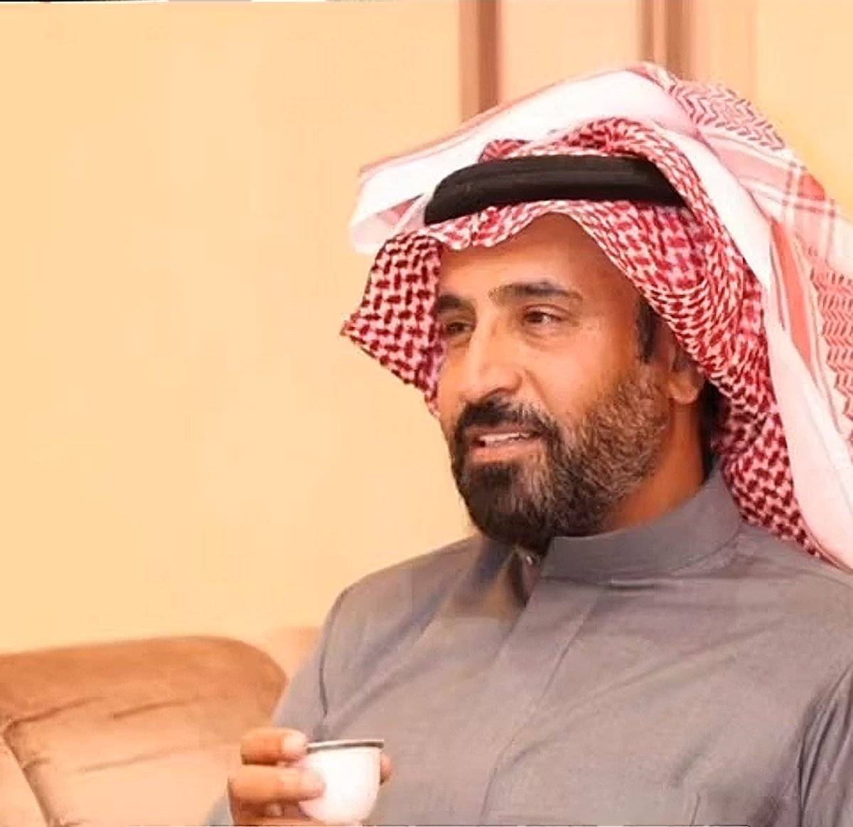 c__c__777's tweet photo. آتحاشا . . وأتكلّف . . وأتعنّا
وأرخص الغالي لجل مرضاة غالي

والظروف ، تحدني منّا ومنّا 
( يالله ) أنك لاتخليني لحالي 

- مدغم ابوشيبه https://t.co/c2sgHhaesB