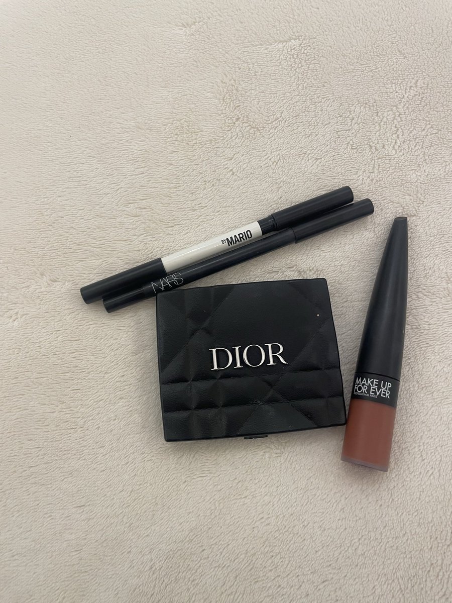 itsjomaly03's tweet photo. ✨💄💅

#BeautyEssentials #EverydayEssentials 
#MakeupEssentials #PerfumeLover #LuxuryBeauty #BeautyFinds https://t.co/UX7Qai1qCU