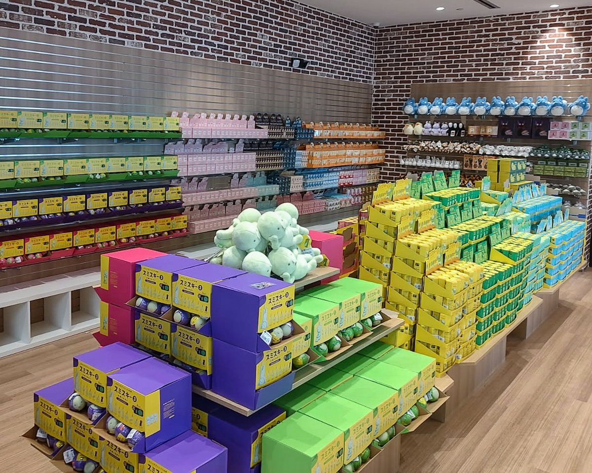 KinokuniyaUSA's tweet photo. Our new Kinokuniya store in Fort Worth, Texas is now open for its soft opening! 🎉📚

We’re still hiring and looking for new team members to join our Fort Worth team.

Learn more and apply today:
https://t.co/yvqckhXOTu

Address:
Location:
3930 NE Loop 820
300
Haltom City, TX 76137

Hours:
11:00 AM - 7:30 PM (Daily)