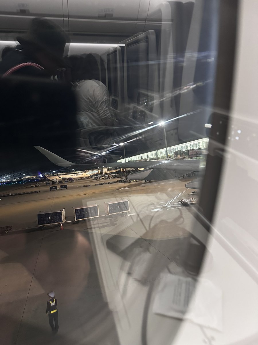 ei2001_'s tweet photo. またね〜✈️ https://t.co/Q3yP4GfvKF