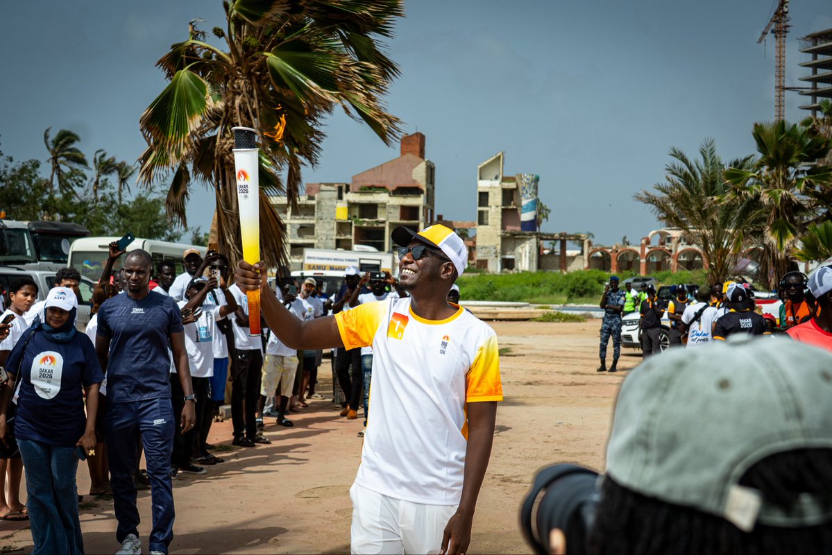 standiop's tweet photo. Pour le Sénégal
Pour la Jeunesse
Pour Les OutsiderZ
Ce moment restera à jamais gravé dans ma mémoire et dans l’histoire. Porter la Flamme Olympique chez moi, sur les terres de mes ancêtres Lébous, ce n’était pas un hasard. C’était une bénédiction de Dieu 🙏🏾

Bravo à tous les porteurs de la Flamme Olympique et que votre influence positive sur la jeunesse à travers le monde ne s’éteigne jamais 🔥
  
#JOJ #Dakar2026