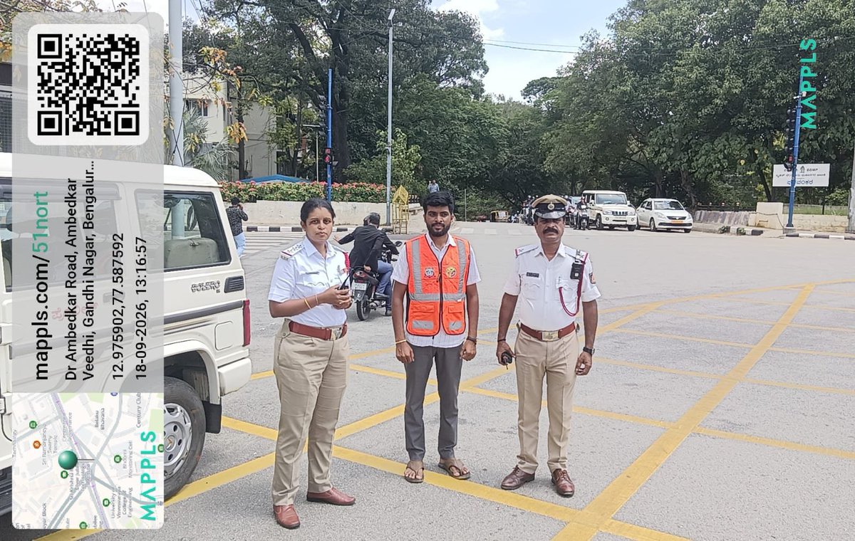 Hgatetrps's tweet photo. ಬೆಂಗಳೂರು ಸಂಚಾರ ಪೊಲೀಸರು ಸ್ವಯಂಸೇವಕರು ನಾಗರಿಕ ಸಂಚಾರ ಪೊಲೀಸರಾಗಿ ಕಾರ್ಯನಿರ್ವಹಿಸಲು ಅವಕಾಶ ನೀಡಿರುವ ಕಾರ್ಯಕ್ರಮದಲ್ಲಿ ದಿನಾಂಕ 18.09.2026 ರಂದು ಶ್ರೀ ದಯಾನಂದ ರವರು ಭಾಗಿಯಾಗಿ ಬೆಂಗಳೂರು ನಗರದ ಹೃದಯಭಾಗದಲ್ಲಿರುವ ಹಲಸೂರು ಗೇಟ್ ಸಂಚಾರ ಠಾಣಾ ವ್ಯಾಪ್ತಿಯ ಕೆ ಆರ್ ಸರ್ಕಲ್ ನಲ್ಲಿ ಒಂದು ದಿನದ ಪೊಲೀಸ್ ಆಗಿ ಕರ್ತವ್ಯ ನಿರ್ವಹಿಸಿದರು.  ಇ https://t.co/lgkN4JQgle