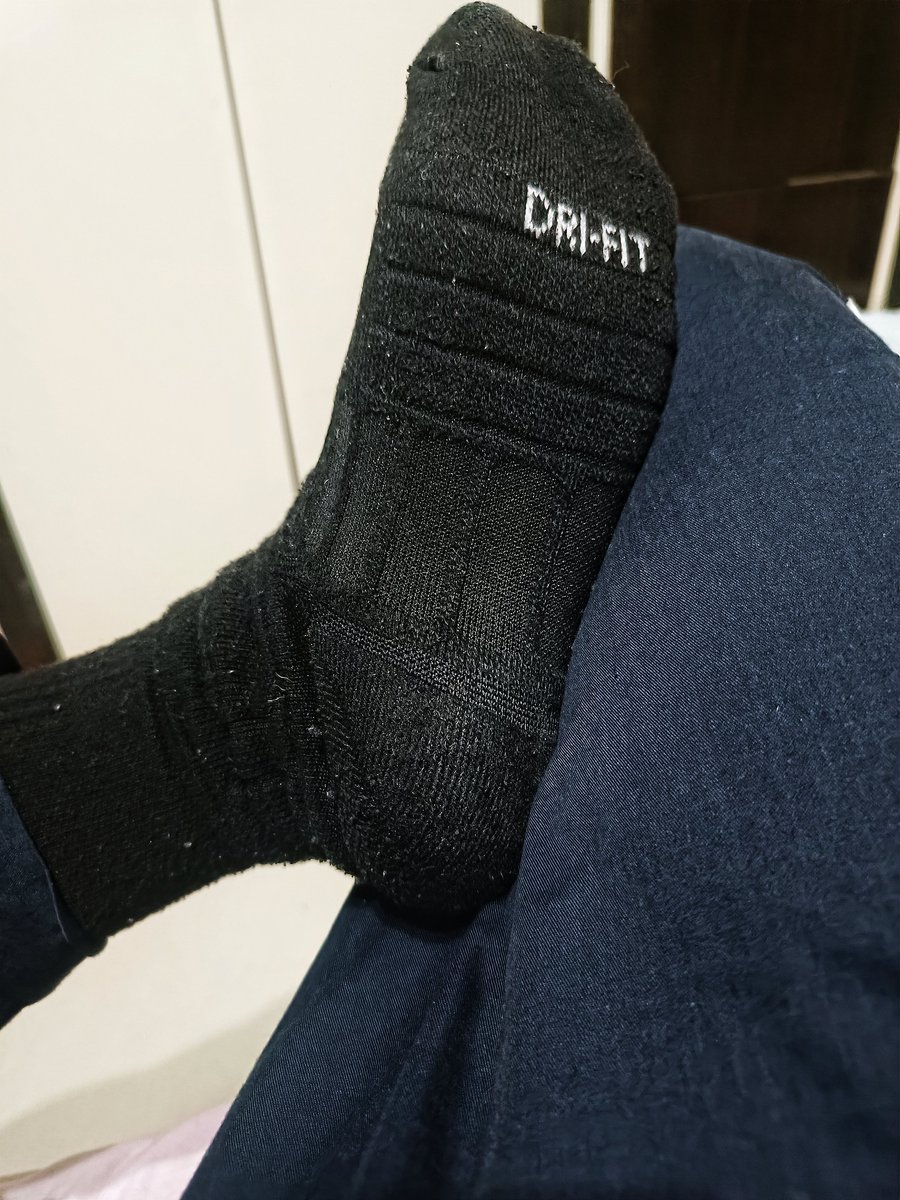 Starku9df's tweet photo. 发两张上学时的黑袜吧���也不知道发什么才能触碰到推特的流量算法 #黑袜 #无脑飞机 #雄臭爷们 #恶堕 #捣🧠 #高中祖宗 https://t.co/lzq1wBCjw2