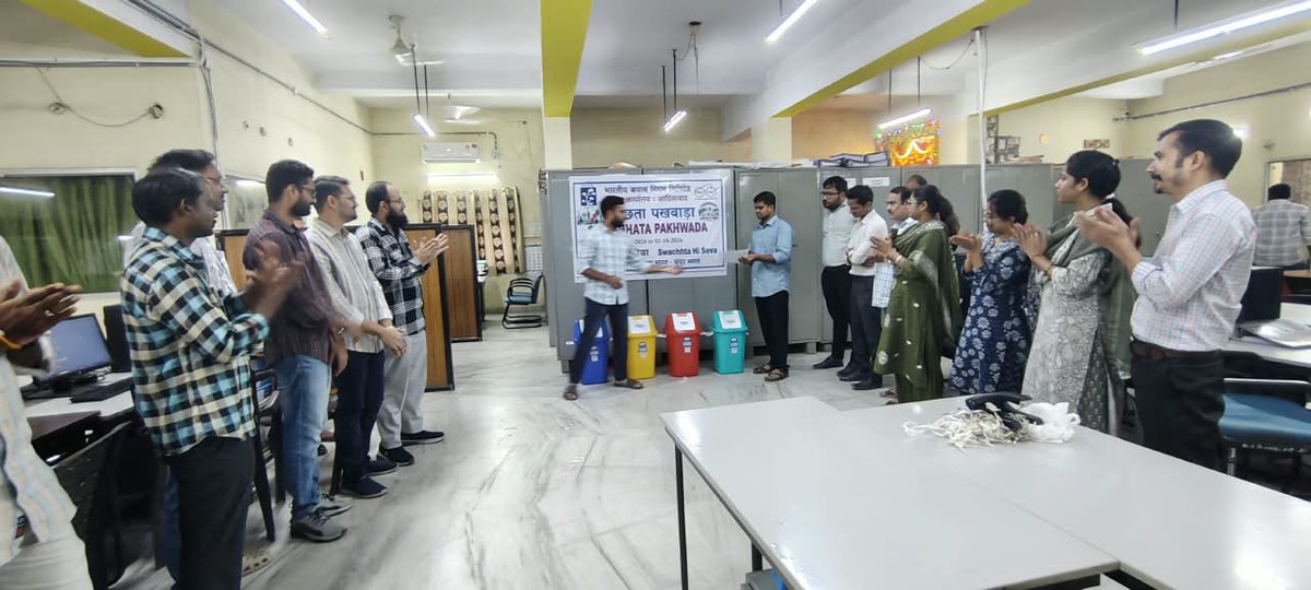 CCI_Adilabad's tweet photo. भारतीय कपास निगम लिमिटेड, शाखा कार्यालय अदिलाबाद, आज दिनांक 18.09.2026  को Special Campaign 6.0 के तहत शाखा कार्यालय में कूड़ा  प्रबंधन / कूड़ा प्रथक्करण and Demonstration हेतु  जागरूकता अभियान चलाया गया l जिसमे सभी अधिकारियो एवं क्रमचारियो द्वारा उत्साह पूर्वक भाग लिया गया l https://t.co/eUrWpUPiHW