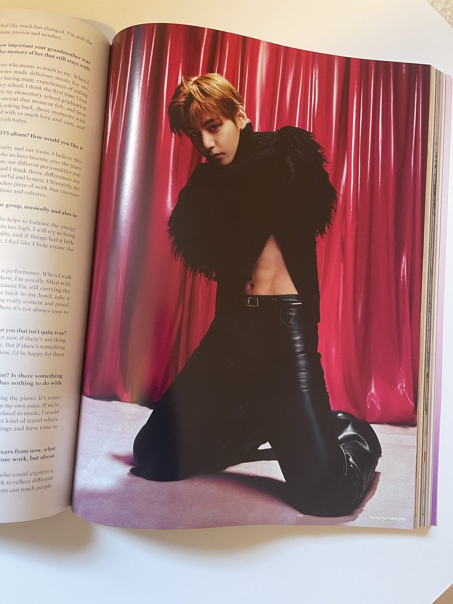 Jazminethv's tweet photo. My V DAZED has finally arrived omg how stunning is Taehyung 🫨🥵

#TaehyungxDazed
TAEHYUNG X DAZED https://t.co/15vkkXA78B