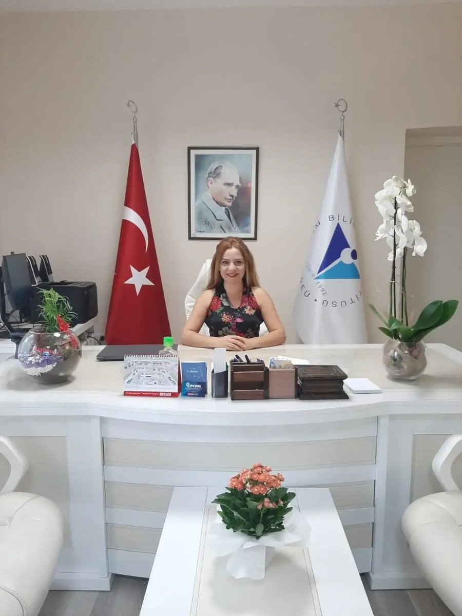 bilgehan2010's tweet photo. Ailemizin gururu, biricik kardeşim Prof.Dr. Tuba Gültekin, bugün itibariyle Dokuz Eylül Üniversitesi Eğitim Bilimleri Enstitüsü Müdürü olarak atanmıştır. Başarılarına başarı katacağına güvenim tamdır. Gönülden tebrik ediyorum.
#DokuzEylülÜniversitesi 
#EğitimBilimleri https://t.co/eP2wd911PX