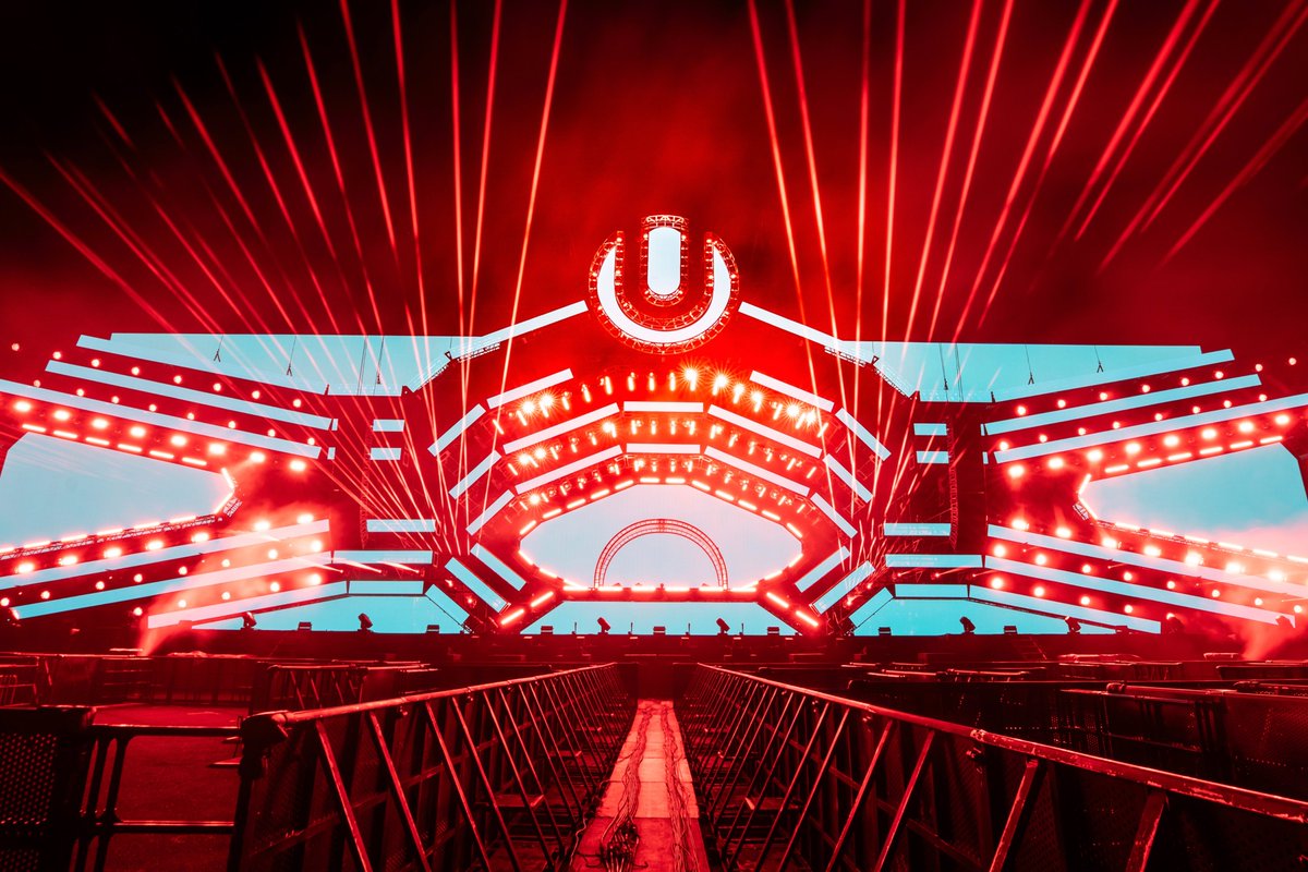 UltraJapan's tweet photo. それぞれ異なる熱狂が待つ、3つのステージ✨
今年も会場を埋め尽くすみなさんの熱気とともに、最高の2日間が始まります🤝

#ultrajapan #ultrajapan2026 #ウルトラジャパン https://t.co/gzemsB2tsn