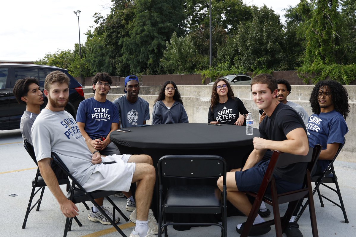 PeacocksTFXC's tweet photo. Our peacocks are back!!! And with our welcome back barbecue in the books, itโs time for us to get to workโฆ
#strutup๐ฆ https://t.co/dbtwiSRzpH