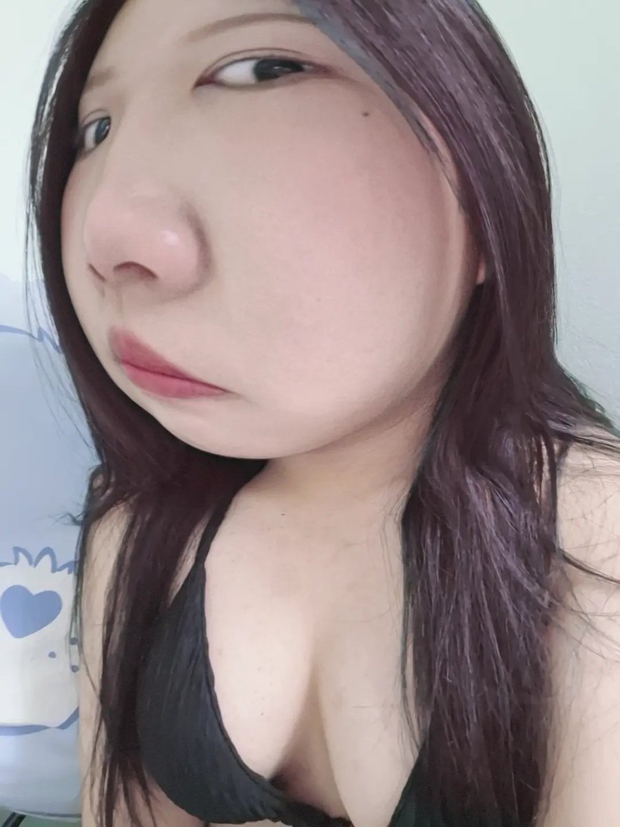 ueikiku's tweet photo. ใส่บิกินี่ยังไงให้มีนมวะ กูดันแทบตายไม่มี https://t.co/tPmS5Xpv8M