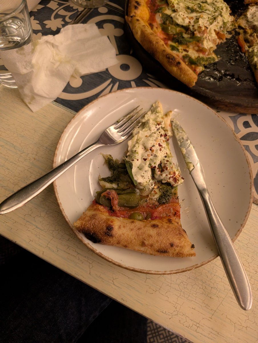 iamashinaa's tweet photo. Roxie ka pizza 🤤👌 https://t.co/X6Y463EIja