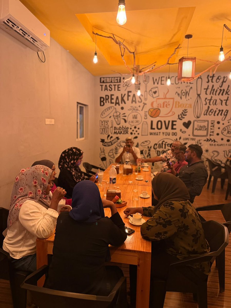 aabaareh's tweet photo. ހއ. ދިއްދޫގައި މިރޭ ކުރިއަށް ދިޔަ #ފުދުންތެރިދިވެހިރާއްޖެ ޓީމުގެ ފޯރިގަދަ ބައްދަލުވުމުގެ ތެރެއިން: ޝާހިދުގެ ކެމްޕެއިން ޓީމު ރުކުރުވާލައި، ކެމްޕޭނު ހަރަކާތްތައް ދިއްދޫގައި ވަނީމެކުހަށް ޖަހާފައި. 
#Shahid2028
#FudhuntheriDhivehiRaajje https://t.co/wJbRN7FQSU