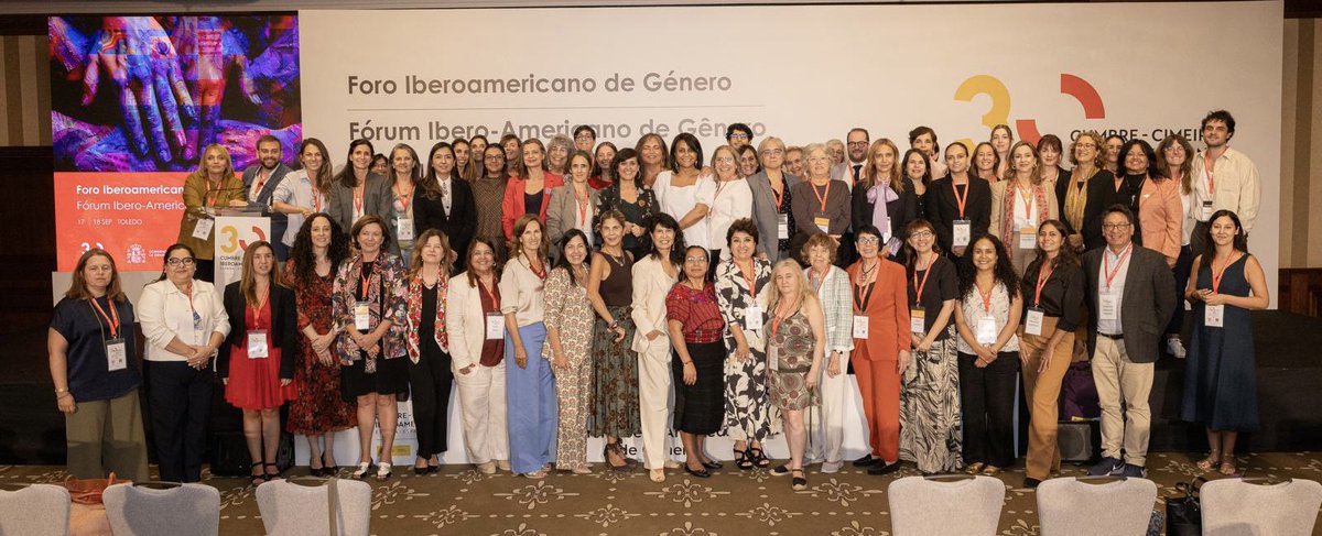 minmujerpy's tweet photo. Paraguay participa del diálogo sobre la violencia contra las mujeres como un desafío para la seguridad y la democracia🇵🇾🙌🏻

La ministra de la Mujer, @AliPomata , participó en la sesión “La violencia contra las mujeres como un desafío para la seguridad y la democracia”, en el marco del V Foro Iberoamericano de Género, celebrado en Toledo, España.

Durante el diálogo, se destacó la necesidad de reconocer que la violencia contra las mujeres, incluidas sus manifestaciones políticas y digitales, trasciende el ámbito individual y compromete la seguridad, la participación y la calidad de nuestras democracias.

La ministra compartió la experiencia de Paraguay y subrayó la importancia de fortalecer la coordinación institucional, la prevención, la atención integral y el acceso a la justicia. Asimismo, destacó la necesidad de impulsar respuestas efectivas frente a las nuevas formas de violencia que enfrentan las mujeres en los espacios digitales.
El encuentro permitió intercambiar buenas prácticas e identificar prioridades para la cooperación regional, con la convicción de que garantizar a las mujeres una vida libre de violencia contribuye a construir sociedades más seguras, democráticas e igualitarias.

Paraguay reafirma su compromiso con una agenda regional que sitúe la protección de los derechos de las mujeres y la prevención de todas las formas de violencia en el centro de las políticas públicas.

#GobiernoDelParaguay