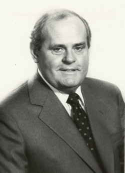 JMsHistoryCorn1's tweet photo. A slightly late #OnThisDay.  On 18 September 1979 David Oliver Tonkin, leader of the Liberal Party, was sworn in as the 38th Premier of South Australia, succeeding James Desmond "Des" Corcoran of the Labor Party.  #OTD #history #sapol #sapolitics #saparli #parlisa #politics https://t.co/follxIR0Rm