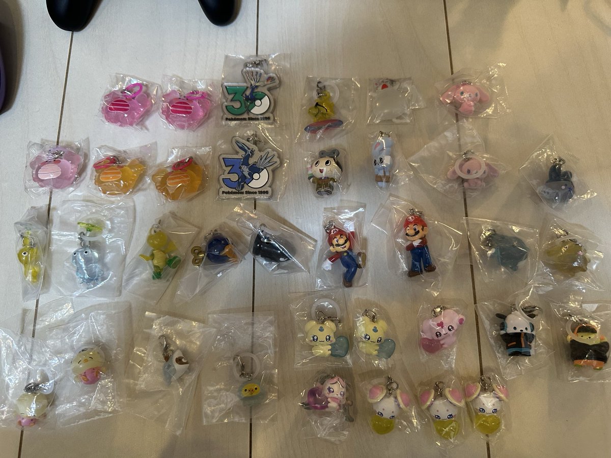 k4ede_v's tweet photo. めじるしアクセサリー交換募集。

譲)画像参照。

求)ぷよぷよ2連緑、スージーズー第1弾、第2弾Witzy
、ペリドット(ジュエルペット)、モンチッチ

異種交換OK！

スージーズーのめじるし2種類に関しては出来れば全コンプしたいです。

#めじるしアクセサリー https://t.co/4tIxf5jZOv