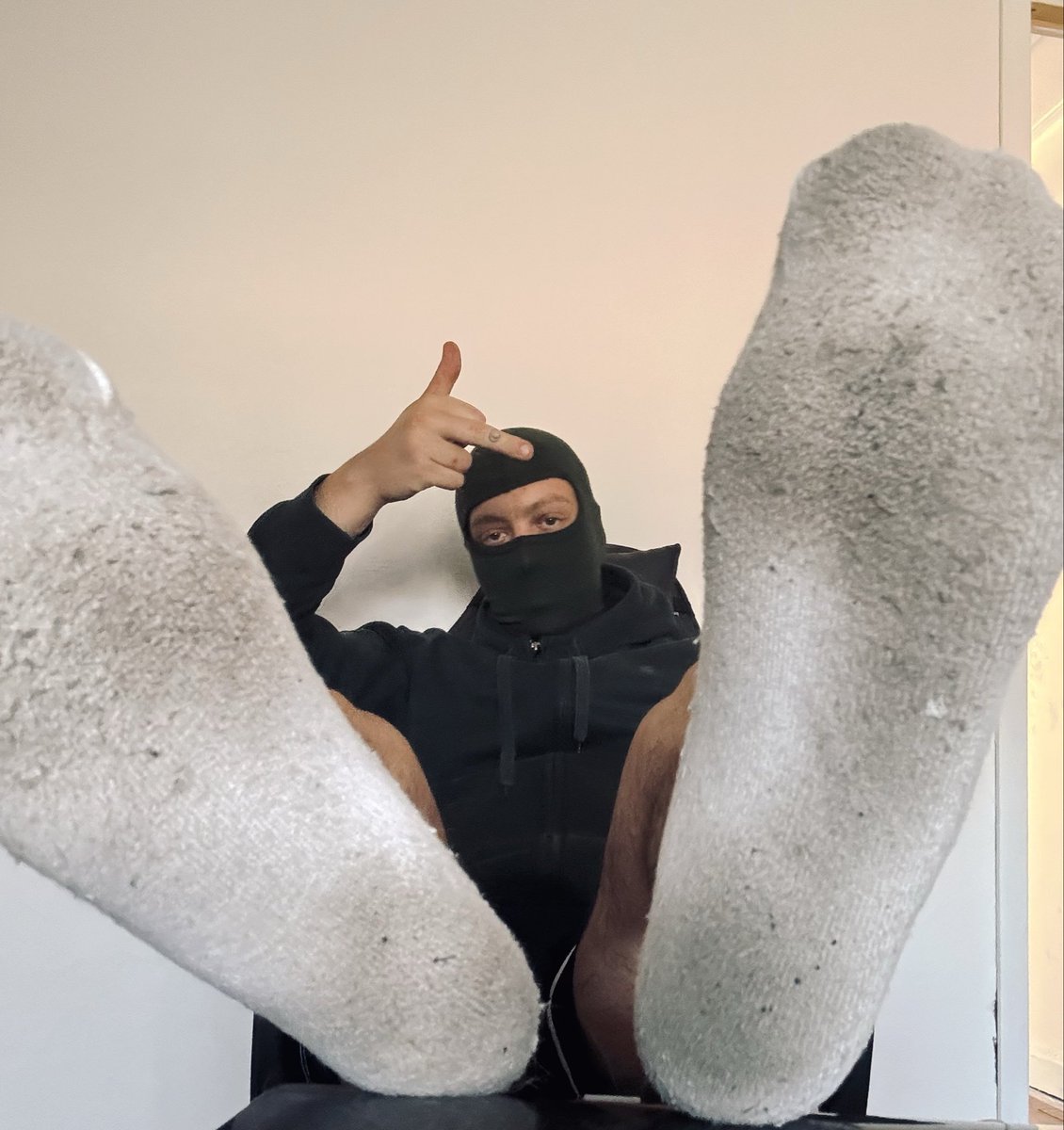 MilitaireEnTN's tweet photo. Ramène ta gueule à ta place et décrasse tout ça 💪🏻

📬 DM ouvert.

#findom #findommale #moneyslave #footfetish #soumis #cashmaster #soumisfr #paypig #pied https://t.co/AHANcAffhf