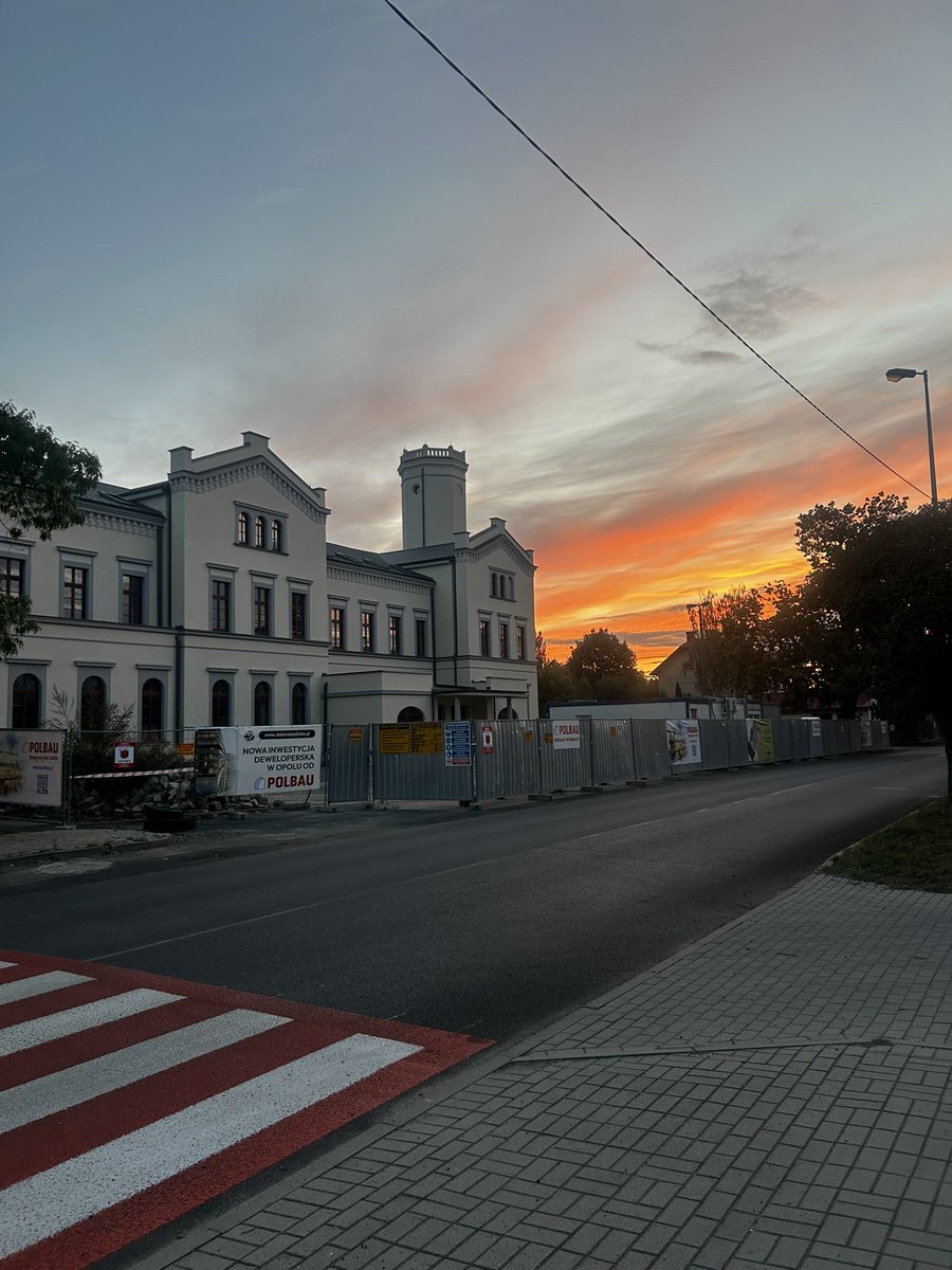 ranpcss's tweet photo. SPALONY ODNOWIONY DWORZEC W GLUBCZYCACH PODZIWIAJCIE https://t.co/DMx52c9vTk