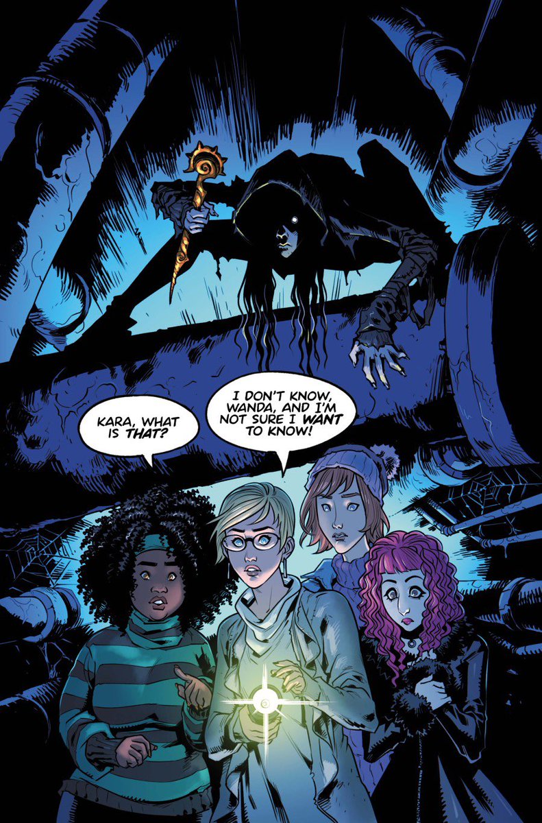 acervsupergirl's tweet photo. PRÉVIA DE SUPERGIRL #20

“Você pensaria que seria mais fácil para Kara esconder sua identidade de super-heroína dos outros alunos de Stanhope agora que está sem seus poderes, mas quando uma série de roubos misteriosos acontece no campus, ela vai precisar colocar todo o seu conhecimento de combate ao crime em prática… e talvez até pedir uma ajudinha superespecial?

Tudo isso e as contínuas aventuras supergrandiosas e superpoderosas da SUPER FORCE!”