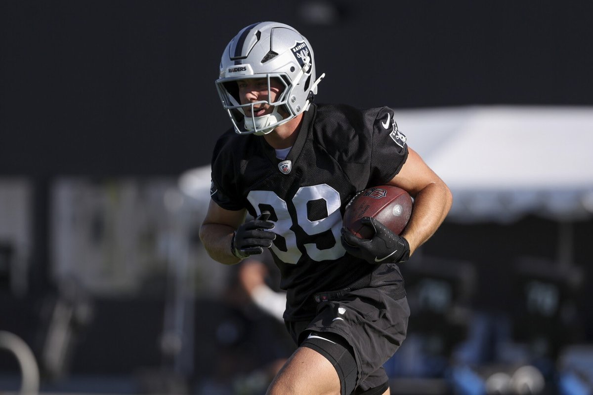 SleeperNFL's tweet photo. Raiders TE Brock Bowers (knee) is at practice today, per @ryanmcfadden_ https://t.co/0Wr9wmnNf5