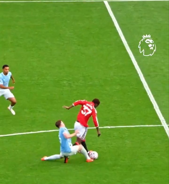 YoungMilan16's tweet photo. @premierleague @ManUtd Admin served us another angle😭 https://t.co/9zgcHq9SI9