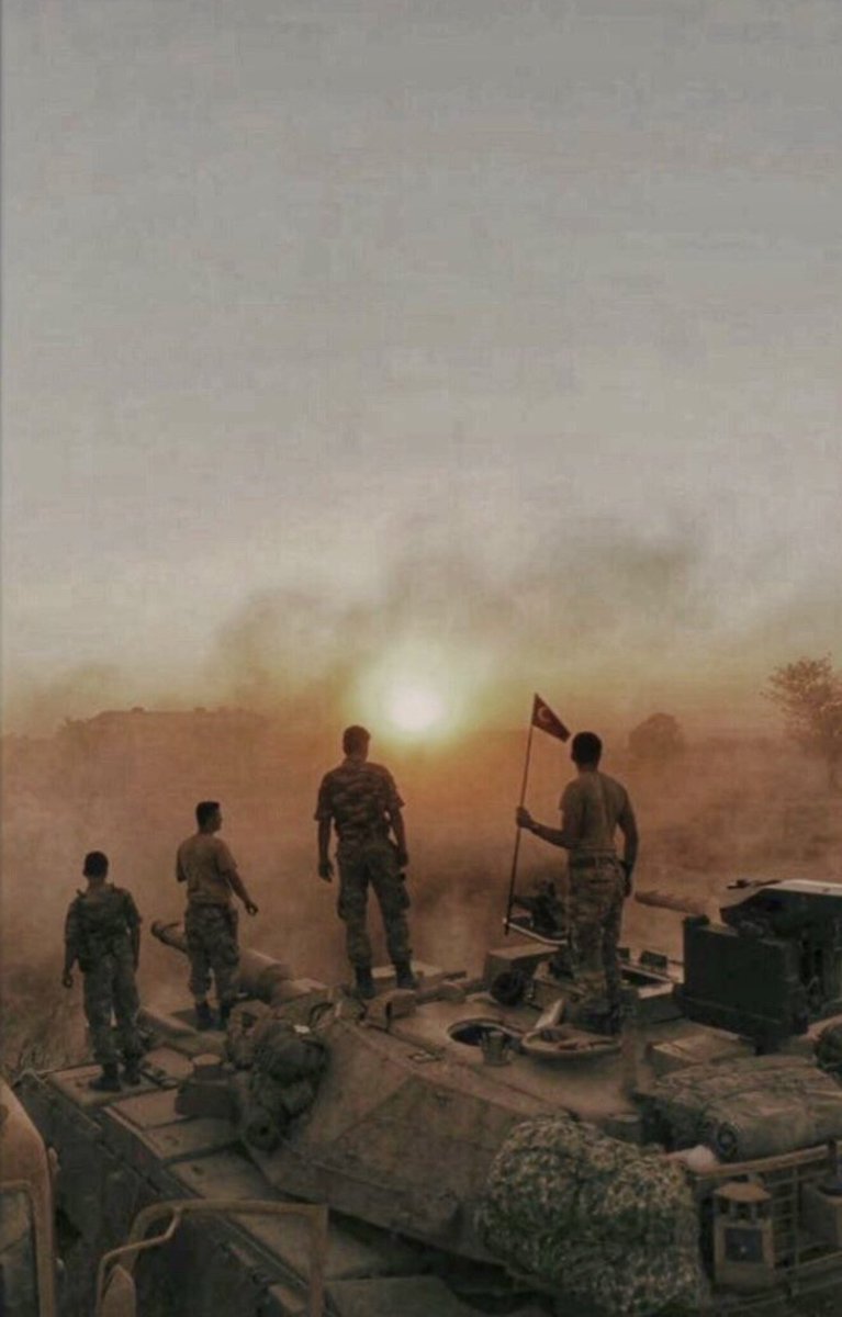 Ahmt1873406's tweet photo. Sevgi bazen bir duruş,
Bazen sessiz bir sadakat,
Bazen de kimsenin görmediği yerde verilen büyük bir mücadeledir...🇹🇷 https://t.co/xBWKWayyUa
