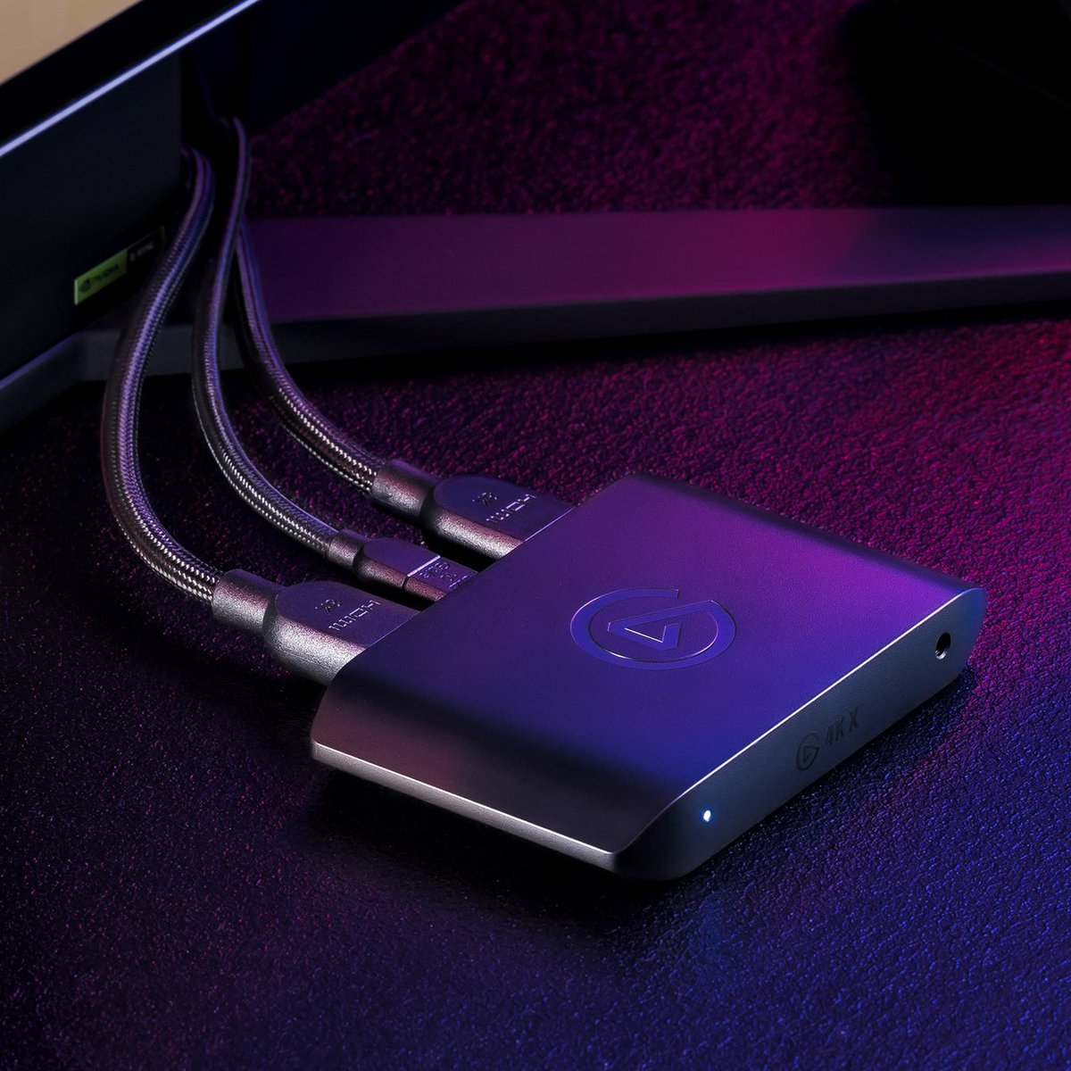 elgatoPT's tweet photo. Nossa placa de captura externa mais potente 🔥 A 4K X tem passthrough HDR10... mas o que isso significa?

O HDR10 proporciona cores mais intensas e sombras mais profundas, oferecendo uma gama mais ampla de cores vibrantes durante os seus jogos.

📍Portugal garanta sua 4K X com 25% de desconto usando o código “CREATE25”: https://t.co/SW5WBm7BFM