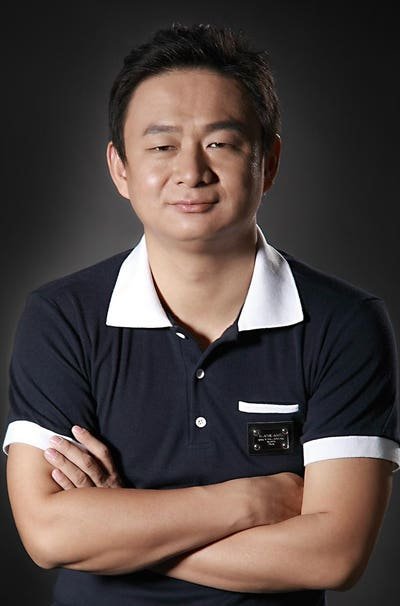 mrhighfoster's tweet photo. This is Opay's Founder, Zhou Yahui.

Over 20 years ago, he stepped away from a Tsinghua master's degree to build a website.

The site lasted four years and then died. The money was gone. He went back to campus, finished the degree, and started again.

What came next was Kunlun, a games company that listed and made him a billionaire.

He then bought Opera, the old European browser that we all know, and used it as a global platform.

He tried Grindr and was forced to sell when American regulators pushed back, but he still left the deal richer anyways.

After that, he turned to Africa and built OPay, chasing payments with the same appetite he once brought to games.
.
.

Today, Zhou Yahui is proof that you can go into any field you want to. It doesn't matter that it isn't something within your expertise.
.
. 
Increase your success rate by diving into multiple fields. If you fail, you learn.

If you succeed, you copy that template into another field and increase your chance of success there too.

He did this with Opera. He did it again with Opay.

Today, understand that Success, no matter how small, brings valuable stats that if studied well, you'll replicate that template in other fields you go into and you'll succeed in them. 
.
.
Thank you very much for reading 💯
.
.
✍️ Vincent the Therapist