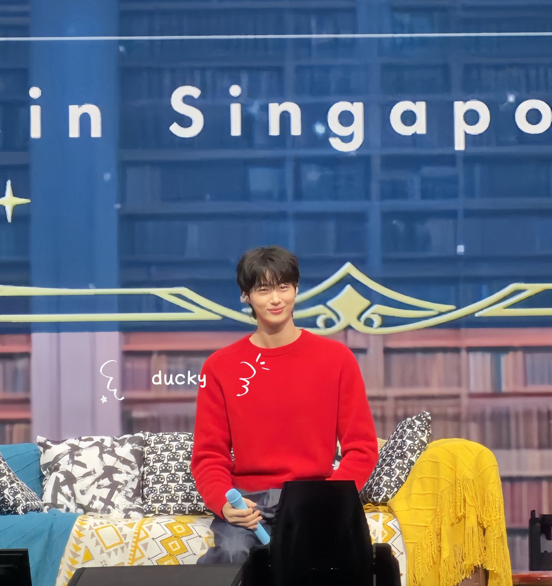 Duckydkdk's tweet photo. พี่กับเสื้อแดง + curly hair ❤️‍🩹
พ้มเดรสสสสส 

#변우석 #ByeonWooSeok
#TheSecretLibrary_in_Singapore https://t.co/uK4TPZbzkp