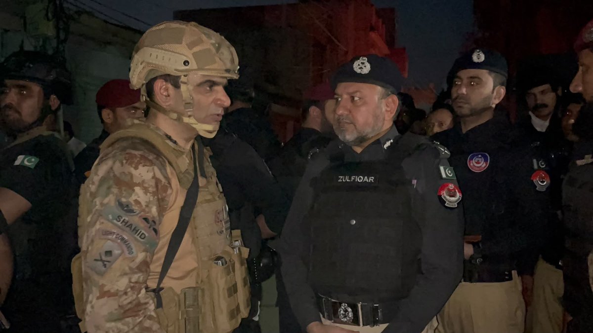KP_Police1's tweet photo. IGP KP Zulfiqar Hameed visited the blast site in Kohat, briefed by senior officials.

Met GOC Kohat, RPO &amp; DPO Kohat, jawans/officers on ground  and lauded their courage boosted morale.

We are determined to foil the nefarious designs of Fitna-al-Khawarij. IGP https://t.co/JmrYFKdXTs