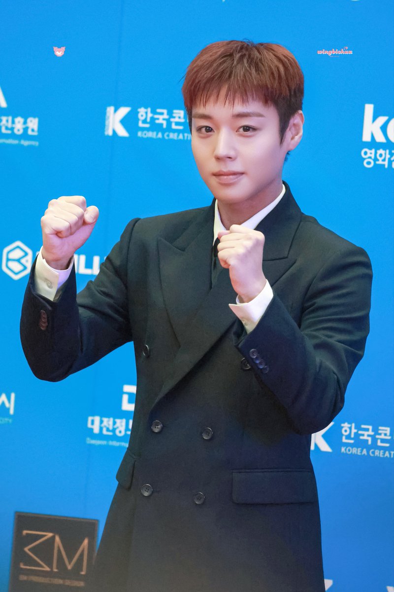 wingbichuu's tweet photo. 260917

포토월💙

#박지훈 #PARKJIHOON 
#대전특수영상영화제 #레드카펫 https://t.co/cJaVMn52fo