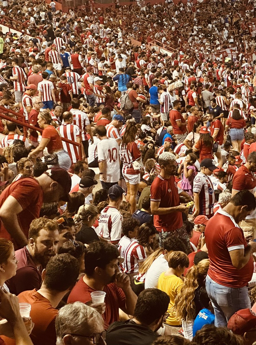 kmendoncafilho's tweet photo. SOBRE BETS - Querido Náutico, meu time. O crack é proibido e há muitos usuários. De toda forma, é importante não estar associado ao crack. As bets precisam ser contidas e se times encontraram sustentação financeira num sistema tão sujo, é culpa de dois governos irresponsáveis e nocivos ao Brasil, Temer e Bolsonaro. Que Lula proíba as bets como prova de civilidade e de uma sociedade melhor. O Náutico precisa enxergar isso mais claramente. @nauticope