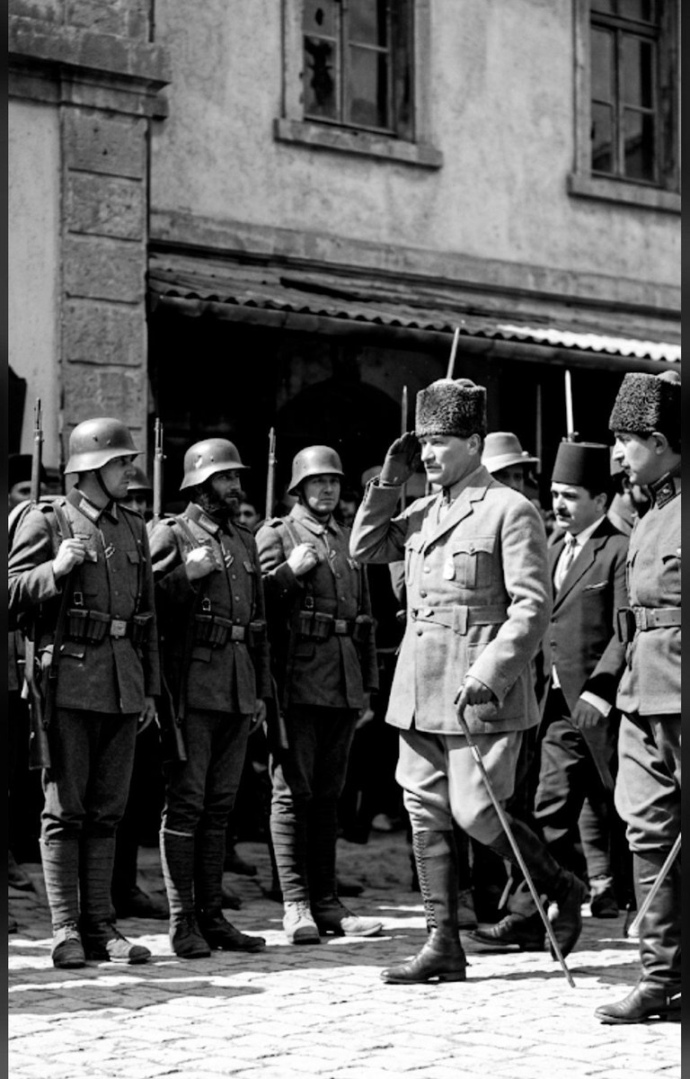 AsiLsiLe's tweet photo. Sen bir devrin sonu değil, sonsuzluğun başlangıcısın...
#Atatürk https://t.co/HMOFsQI3JM