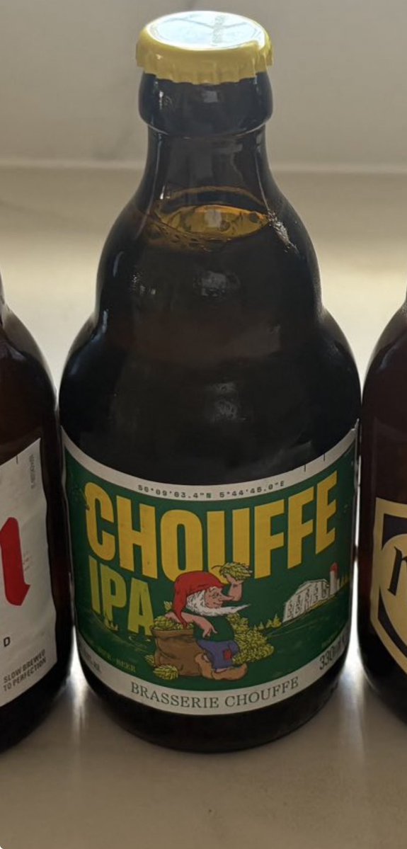 farfrombusy's tweet photo. @thesluis Ik zou deze kiezen, omdat ik deze niet ken en La Chouffe erg lekker vind https://t.co/QG7CVbujxZ